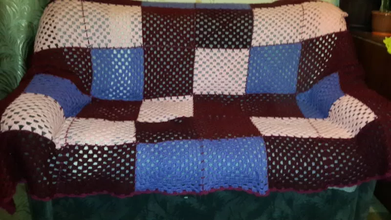 Плед из квадратов крючком (85 фото): пошаговые мастер-классы для начинающих и схемы с описанием вязания красивого пледа