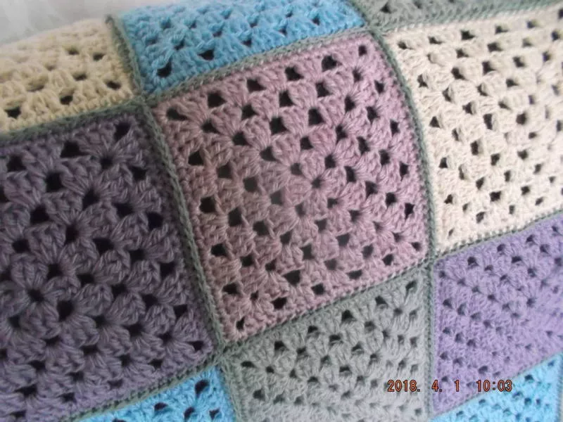 Плед из квадратов крючком (85 фото): пошаговые мастер-классы для начинающих и схемы с описанием вязания красивого пледа