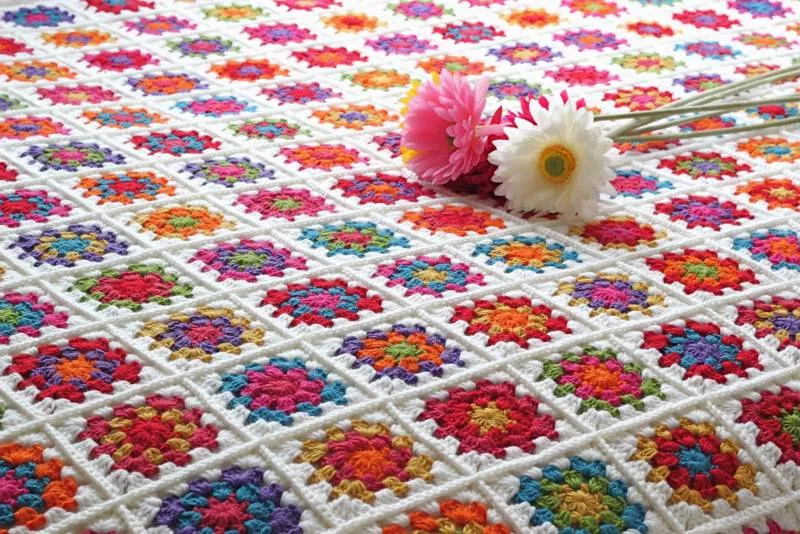 Плед из квадратов крючком (85 фото): пошаговые мастер-классы для начинающих и схемы с описанием вязания красивого пледа