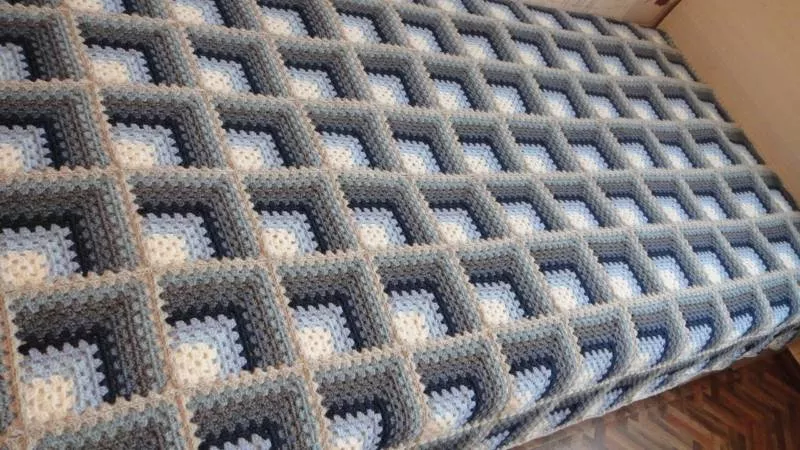 Плед из квадратов крючком (85 фото): пошаговые мастер-классы для начинающих и схемы с описанием вязания красивого пледа