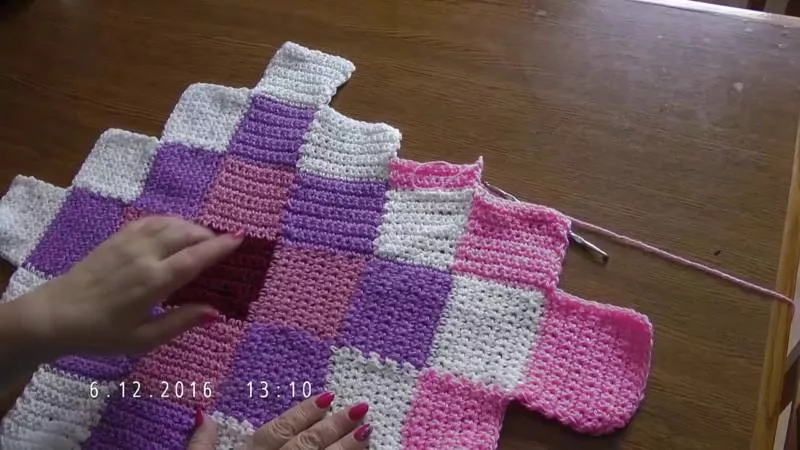 Плед из квадратов крючком (85 фото): пошаговые мастер-классы для начинающих и схемы с описанием вязания красивого пледа