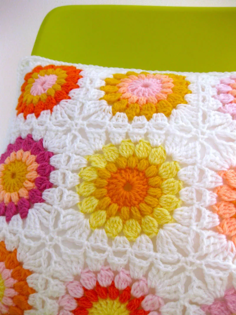 Плед из квадратов крючком (85 фото): пошаговые мастер-классы для начинающих и схемы с описанием вязания красивого пледа