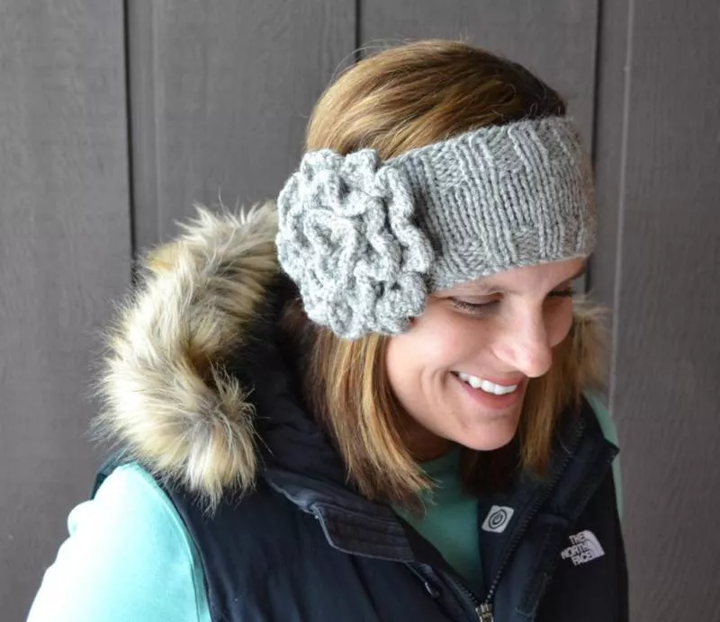 Повязка на голову спицами - схемы для начинающих с описанием вязания красивой повязки на голову для женщин и девочек