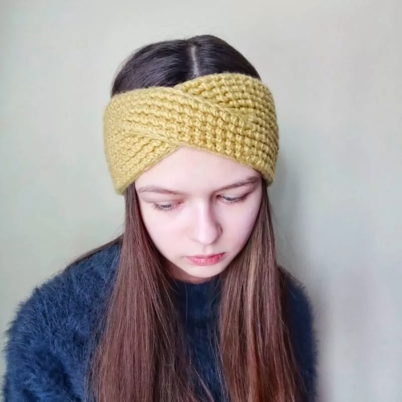 Повязка на голову спицами - схемы для начинающих с описанием вязания красивой повязки на голову для женщин и девочек