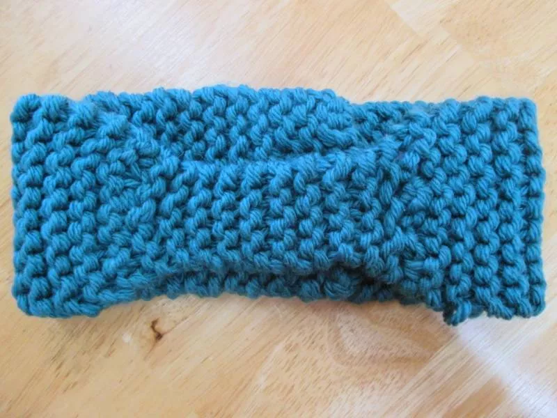 Повязка на голову спицами - схемы для начинающих с описанием вязания красивой повязки на голову для женщин и девочек