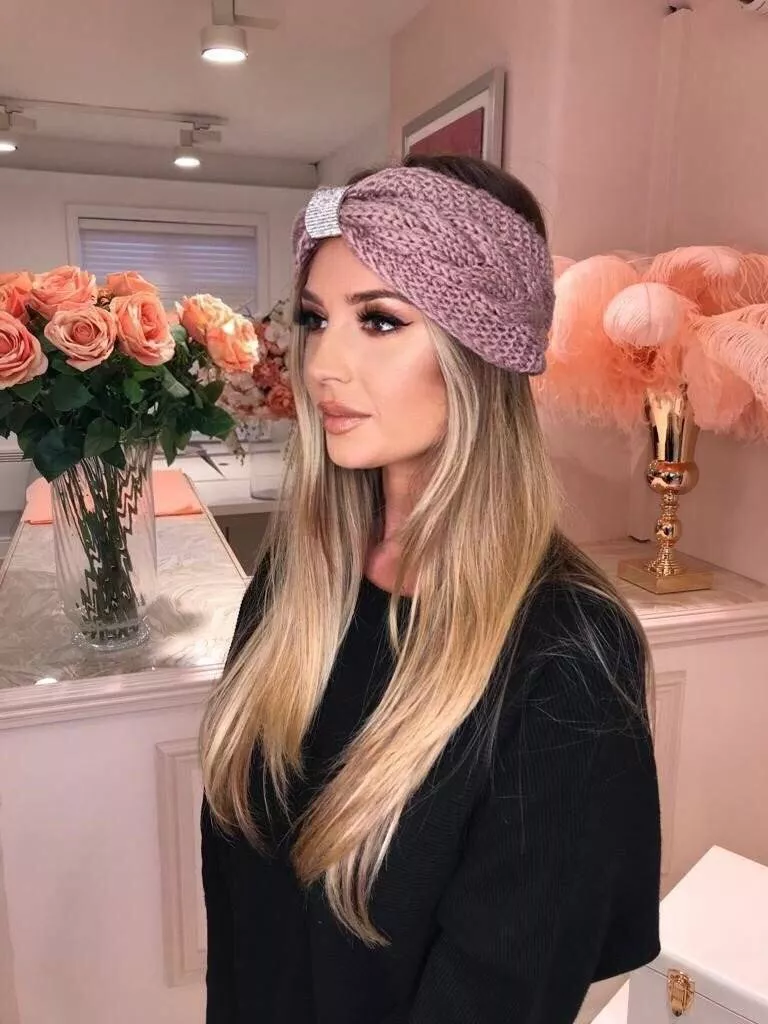 Повязка на голову спицами - схемы для начинающих с описанием вязания красивой повязки на голову для женщин и девочек