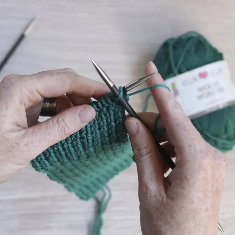 Повязка на голову спицами - схемы для начинающих с описанием вязания красивой повязки на голову для женщин и девочек