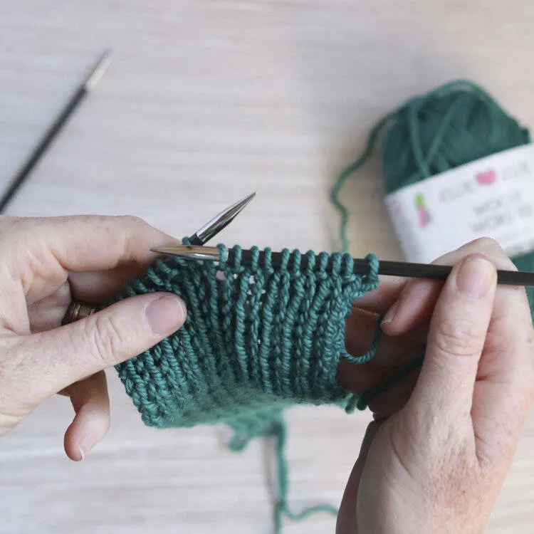 Повязка на голову спицами - схемы для начинающих с описанием вязания красивой повязки на голову для женщин и девочек