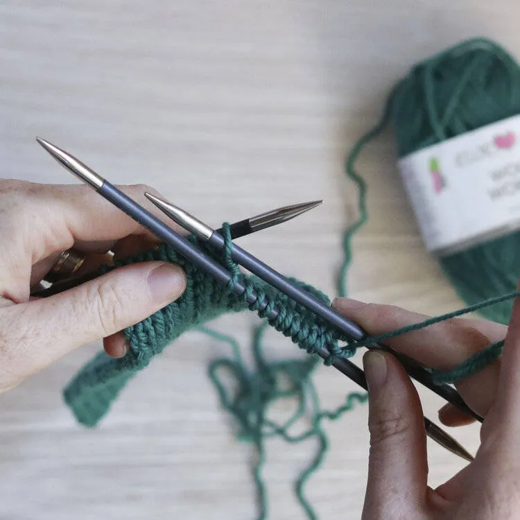 Повязка на голову спицами - схемы для начинающих с описанием вязания красивой повязки на голову для женщин и девочек