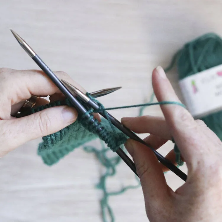 Повязка на голову спицами - схемы для начинающих с описанием вязания красивой повязки на голову для женщин и девочек