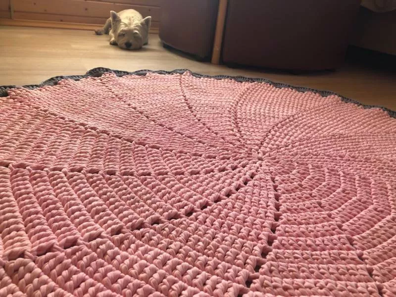 Коврик из трикотажной пряжи крючком - схемы для начинающих для вязания красивого прямоугольного, круглого, овального и квадратного коврика (133 фото)