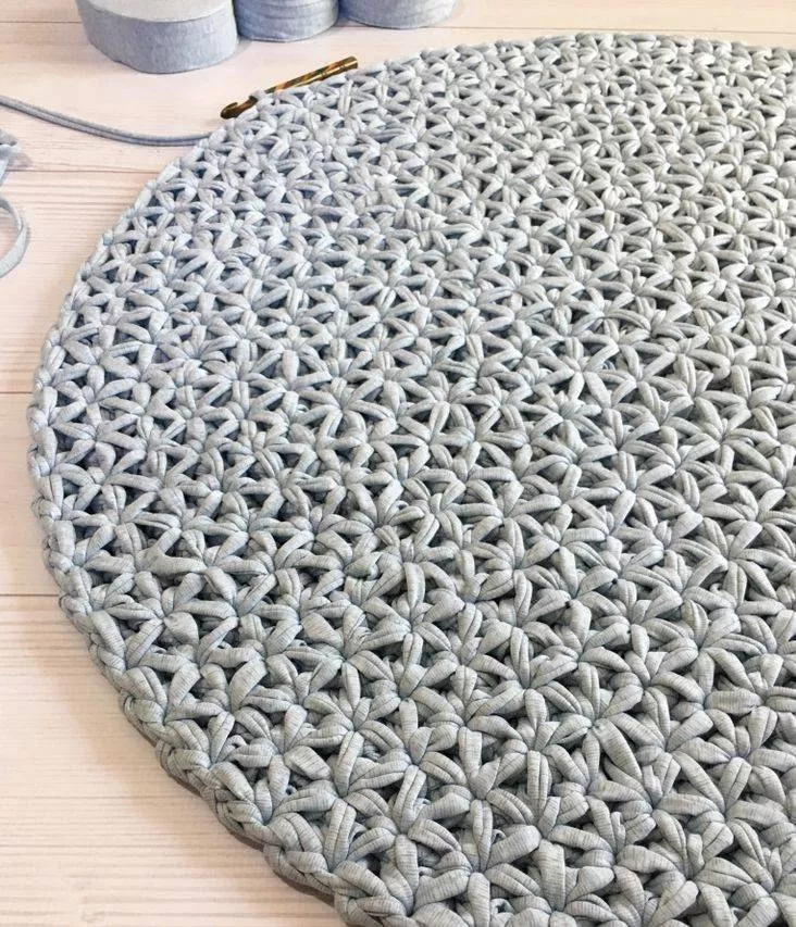 Коврик из трикотажной пряжи крючком - схемы для начинающих для вязания красивого прямоугольного, круглого, овального и квадратного коврика (133 фото)