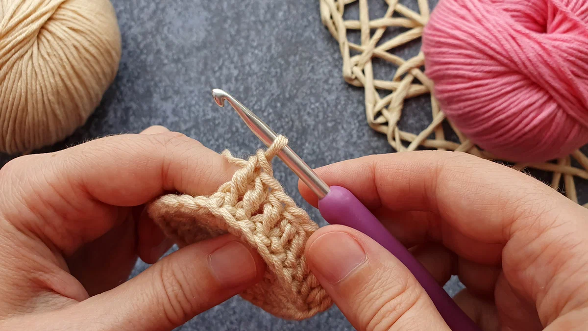 Ежик крючком - схемы для начинающих с описанием вязания ежика амигуруми, из плюшевой пряжи