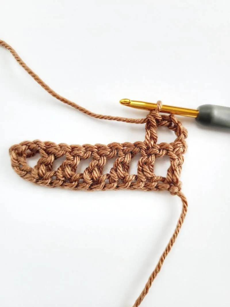 Сетка крючком - узоры и мастер-классы для начинающих и схемы с описанием вязания сетки крючком