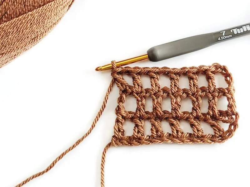 Сетка крючком - узоры и мастер-классы для начинающих и схемы с описанием вязания сетки крючком