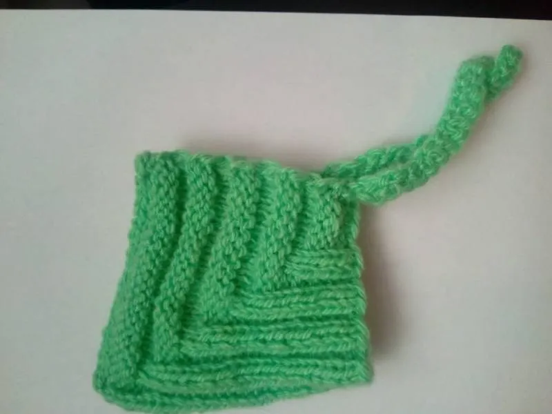 Шапочка эльф спицами - пошаговые мастер-классы для начинающих и схемы с описанием вязания детской шапочки эльф для новорожденных