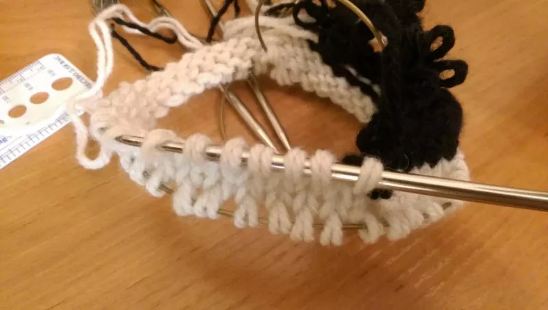 Снуд спицами - простые узоры и пошаговые схемы для начинающих с описанием вязания красивого снуда спицами