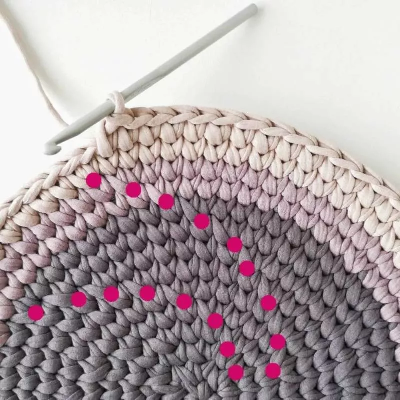 Коврик из трикотажной пряжи крючком - схемы для начинающих для вязания красивого прямоугольного, круглого, овального и квадратного коврика (133 фото)