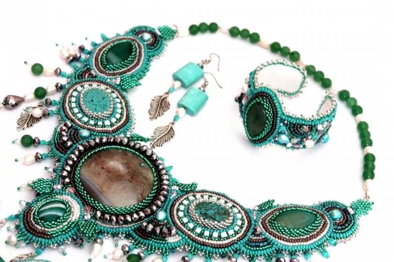 Украшения из бисера своими руками (156 фото): легкие мастер-классы и схемы для начинающих по простому плетению красивых украшений из бисера