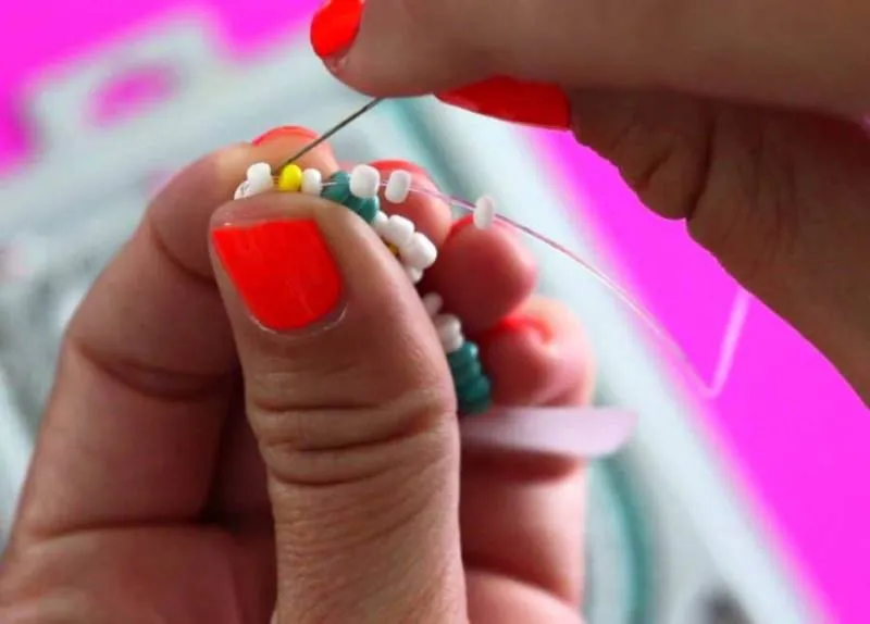 Украшения из бисера своими руками (156 фото): легкие мастер-классы и схемы для начинающих по простому плетению красивых украшений из бисера