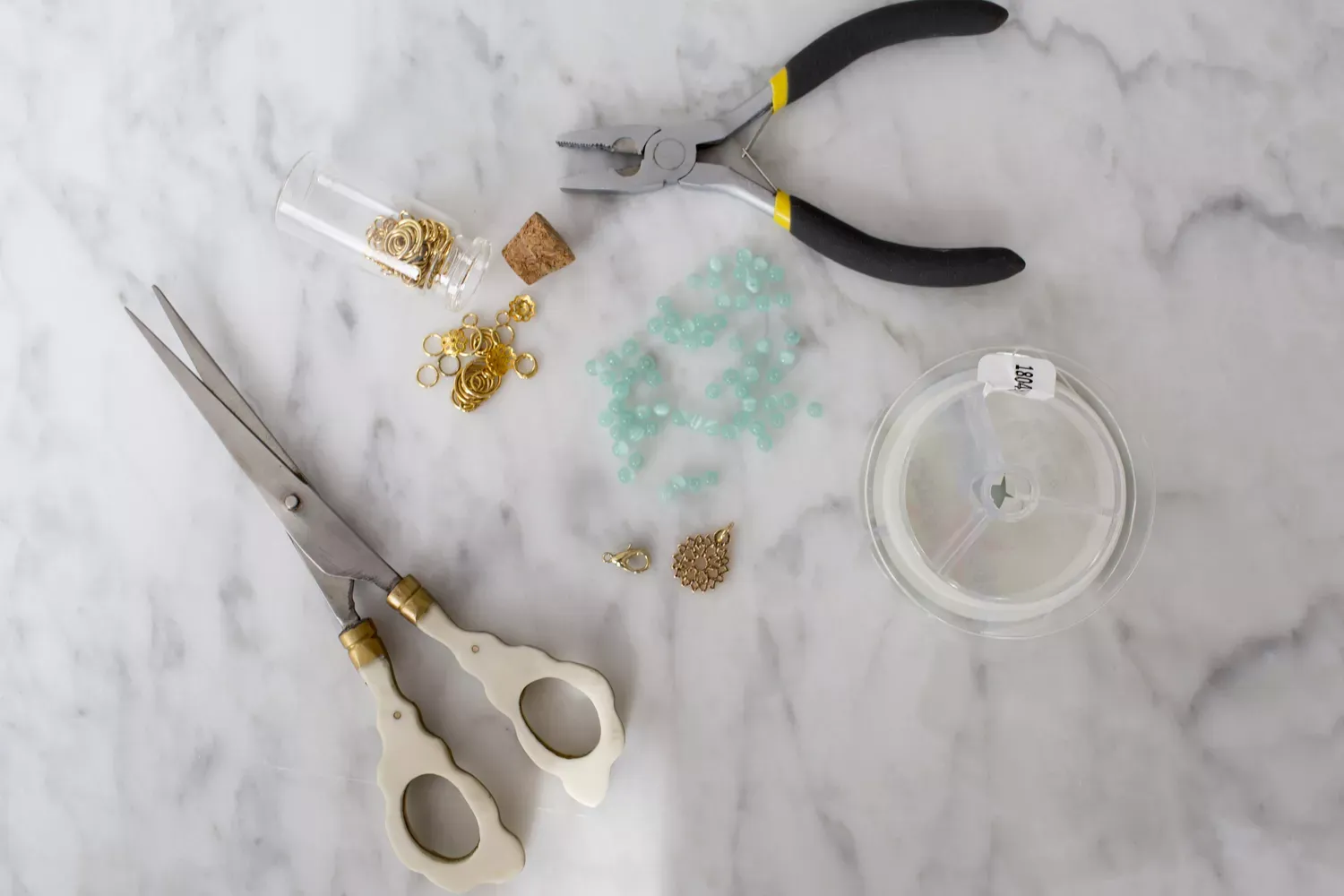 Украшения из бисера своими руками (156 фото): легкие мастер-классы и схемы для начинающих по простому плетению красивых украшений из бисера