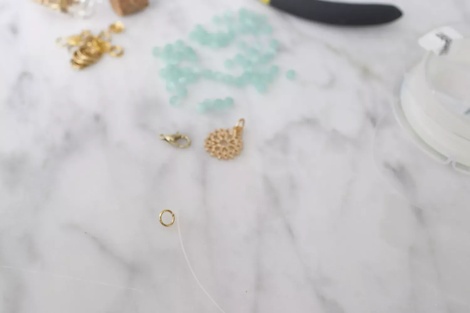 Украшения из бисера своими руками (156 фото): легкие мастер-классы и схемы для начинающих по простому плетению красивых украшений из бисера