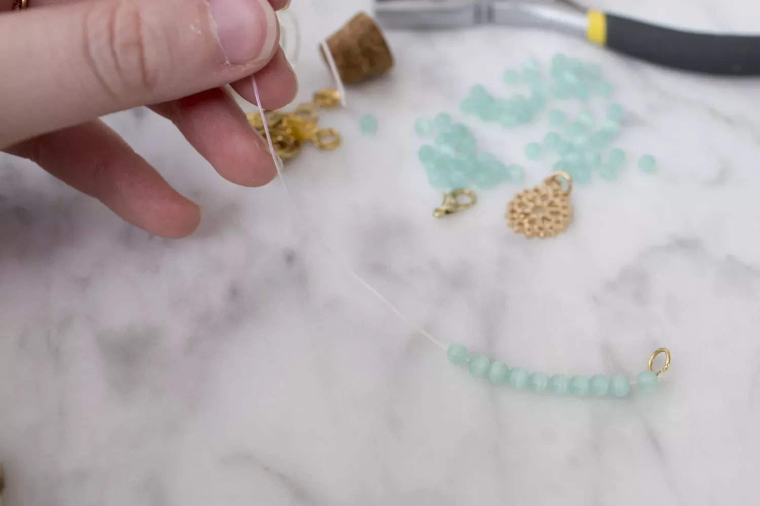 Украшения из бисера своими руками (156 фото): легкие мастер-классы и схемы для начинающих по простому плетению красивых украшений из бисера