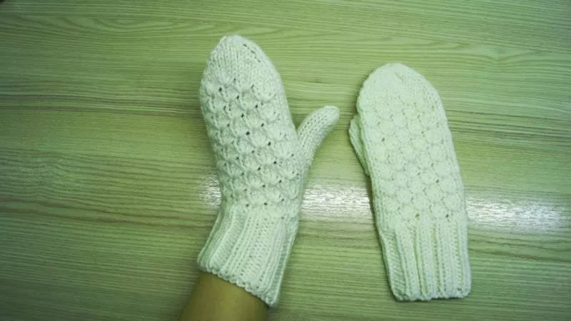 Узор "Звездочки" спицами - схемы с описанием вязания ажурного узора звездочки, по кругу, из 3 петель