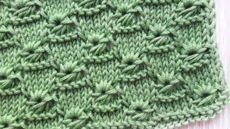 Узор "Звездочки" спицами - схемы с описанием вязания ажурного узора звездочки, по кругу, из 3 петель