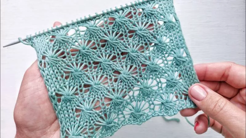 Узор "Звездочки" спицами - схемы с описанием вязания ажурного узора звездочки, по кругу, из 3 петель