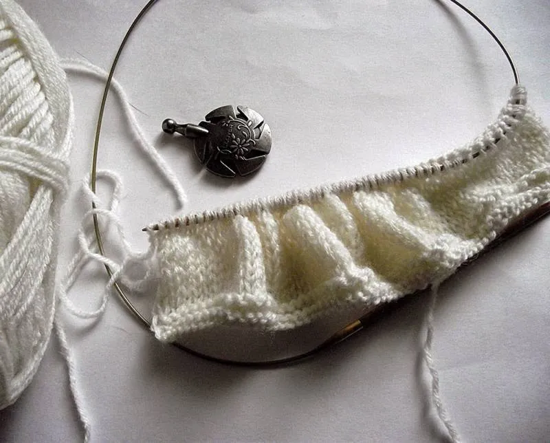 Узоры спицами для детских вещей - простые схемы с описанием вязания красивых ажурных, мелких узоров для детских вещей