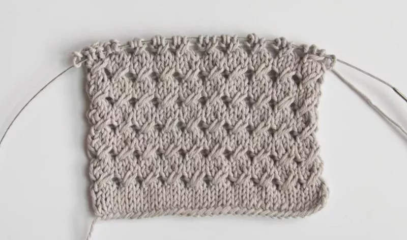 Вязание простых узоров спицами и крючком - схемы для начинающих с описанием вязания простых красивых, ажурных узоров