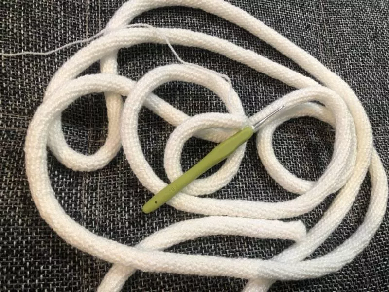 Вязание шнуров крючком - мастер-классы для начинающих и схемы вязания мастер-классы для начинающих и схемы вязания полиэфирного и хлопкового шнура крючком