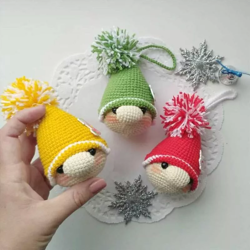Вязаные новогодние игрушки - схемы с описанием вязания новогодних елочных игрушек крючком